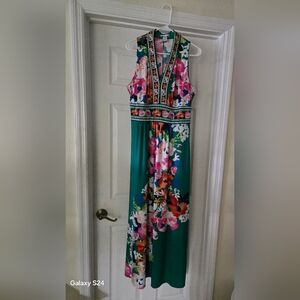 Sz 14 Floral V-Neck Dress with Vibrant Colors